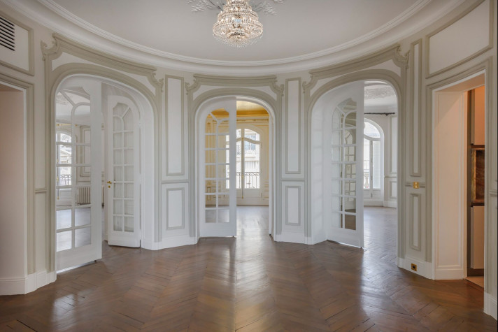 Voir la photo 1/20 du type apartment à Paris