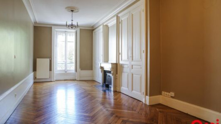 Voir la photo 1/12 du type apartment à Lyon