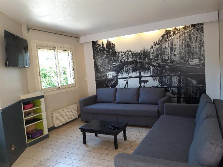 Voir la photo 1/6 du type room à Mérignac