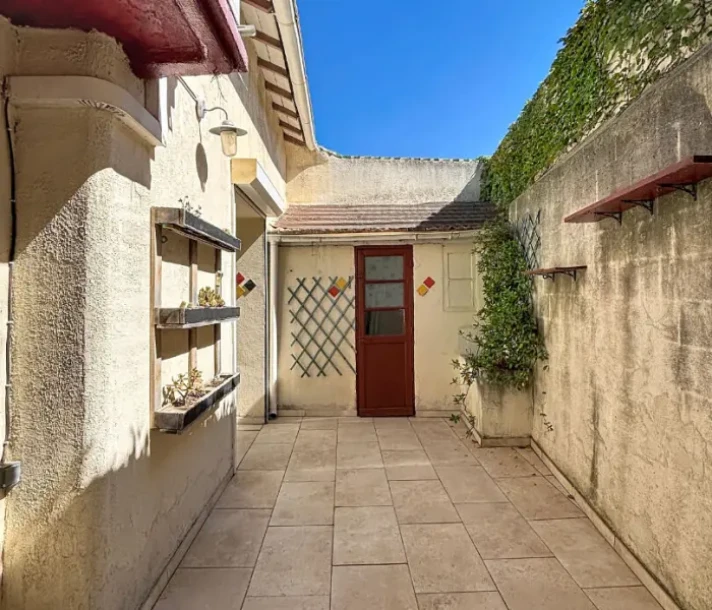 Voir la photo 1/13 du type house à Marseille