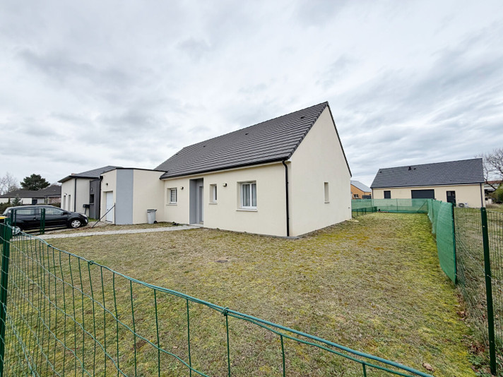 Voir la photo 1/8 du type house à Écommoy