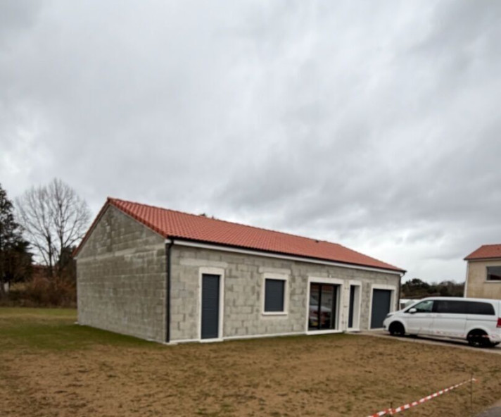 Voir la photo 1/12 du type house à Yssingeaux