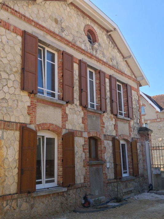 Voir la photo 1/18 du type house à Lavannes
