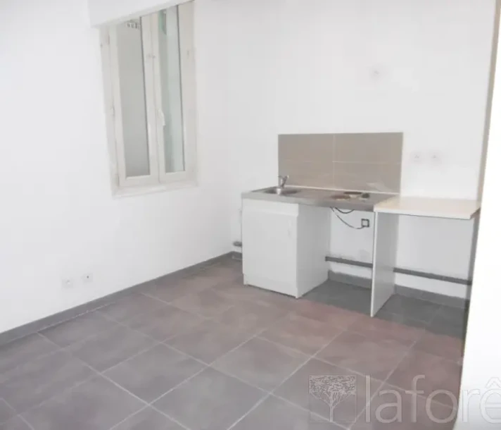Voir la photo 1/4 du type studio à Marseille
