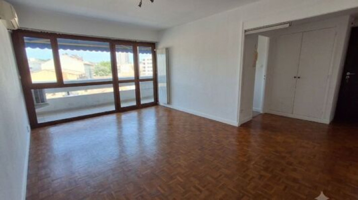 Voir la photo 1/8 du type apartment à Nîmes