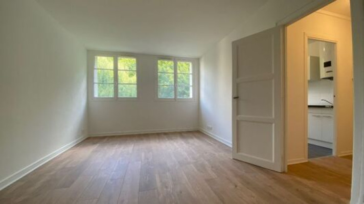 Voir la photo 1/8 du type apartment à Créteil