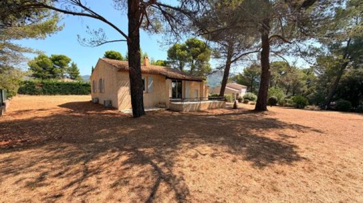 Voir la photo 1/20 du type house à Aups