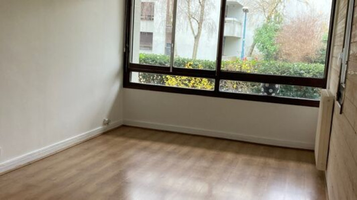 Voir la photo 1/8 du type apartment à Les Ulis