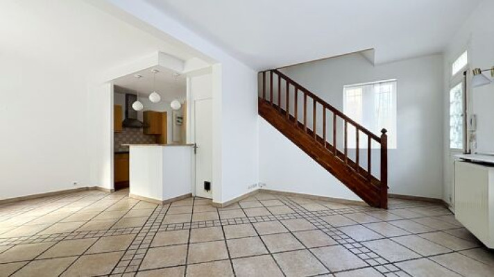 Voir la photo 1/16 du type house à Suresnes