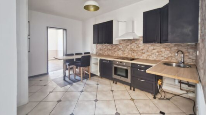 Voir la photo 1/8 du type apartment à Reims