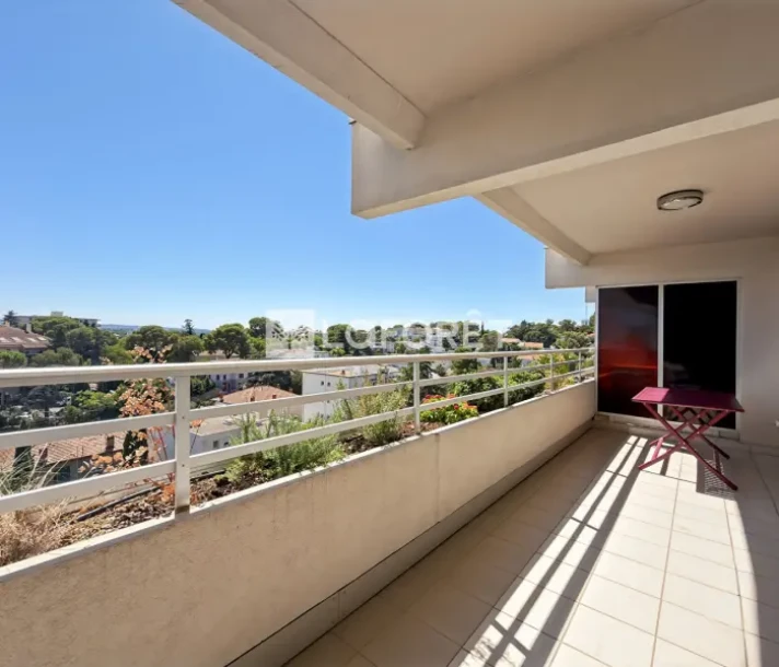 Voir la photo 1/8 du type apartment à Nîmes