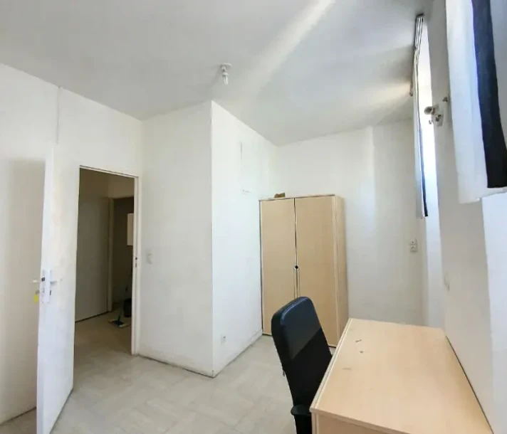 Voir la photo 1/2 du type studio à Marseille