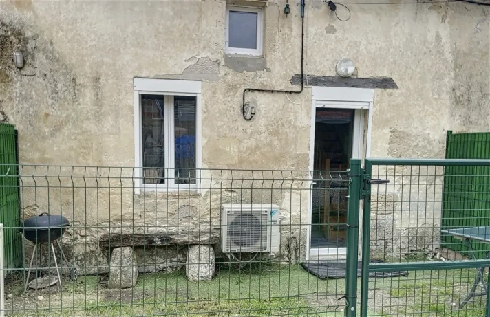 Voir la photo 1/12 du type studio à Fours