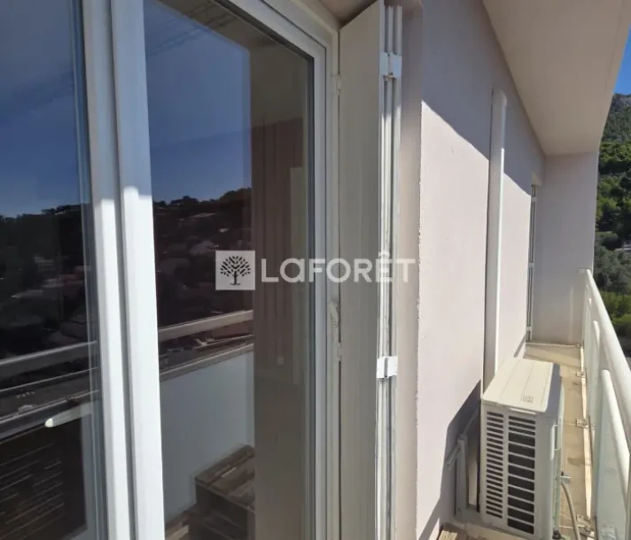 Voir la photo 1/8 du type apartment à Toulon