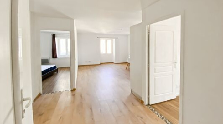 Voir la photo 1/8 du type apartment à Saint-Michel-l'Observatoire