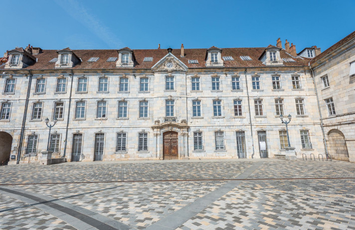 Voir la photo 1/6 du type apartment à Besançon