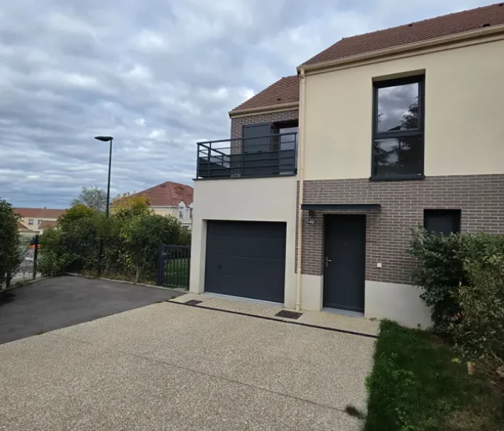 Voir la photo 1/14 du type house à Plaisir