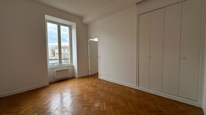 Voir la photo 1/1 du type apartment à Saint-Germain-en-Laye