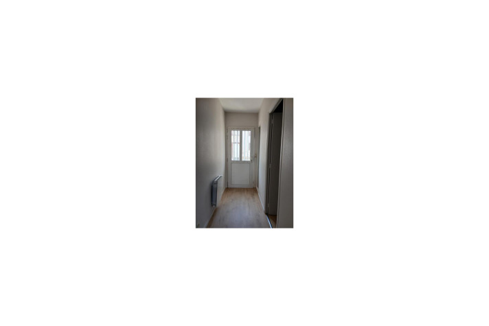 Voir la photo 1/8 du type house à Montholon
