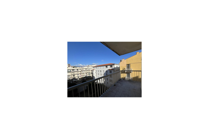 Voir la photo 1/3 du type apartment à Ajaccio