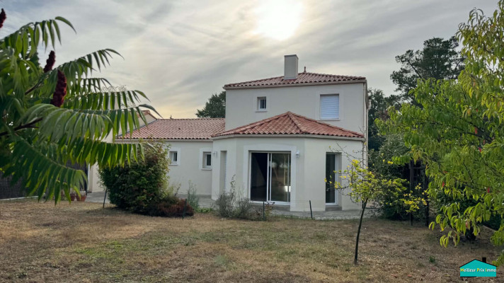 Voir la photo 1/10 du type house à La Limouzinière