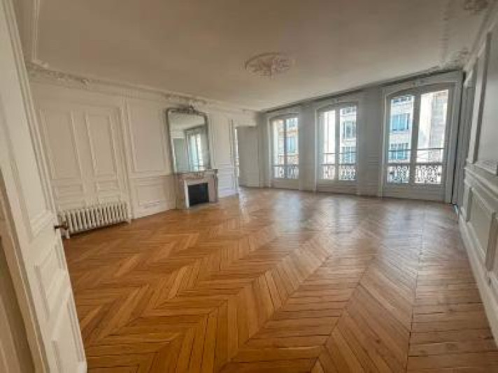 Voir la photo 1/11 du type apartment à Paris 8e Arrondissement