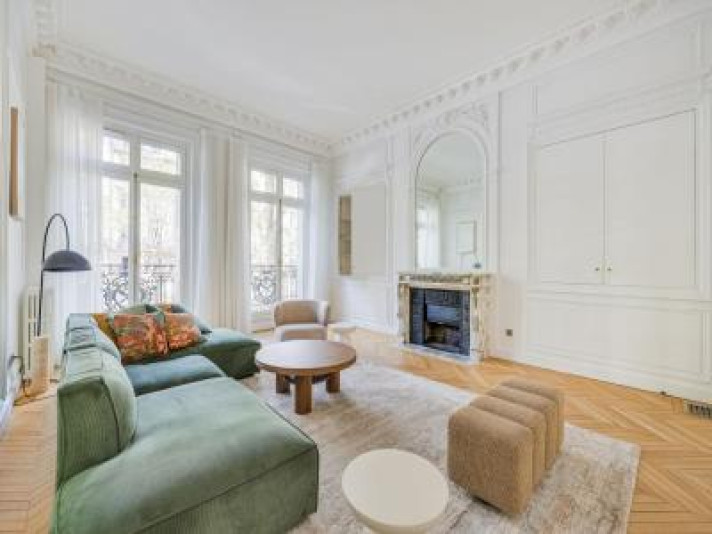 Voir la photo 1/12 du type apartment à Paris 8e Arrondissement