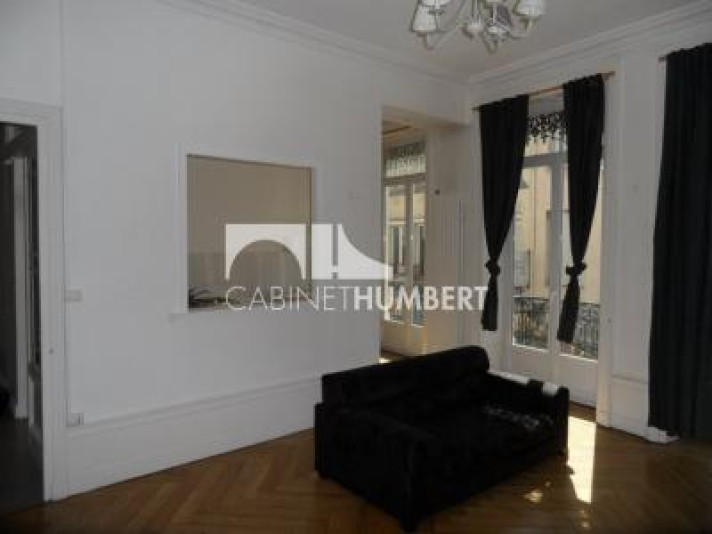 Voir la photo 1/6 du type apartment à Saint-Étienne
