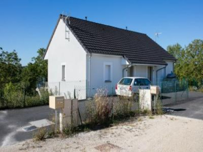Voir la photo 1/12 du type house à Annoix
