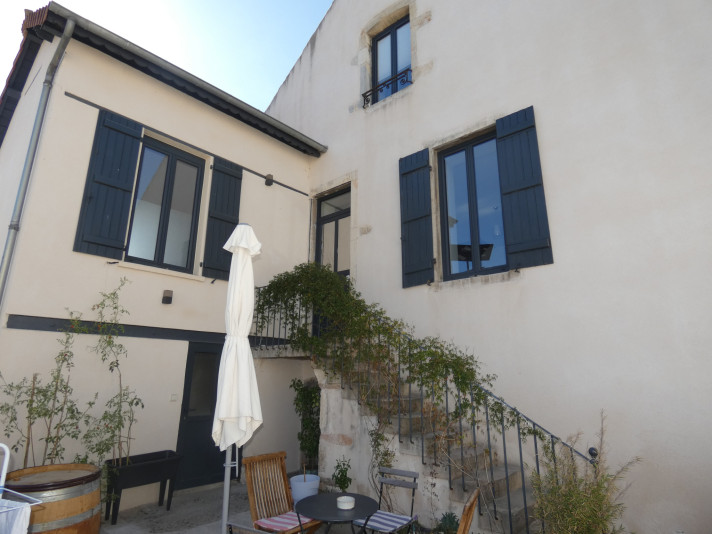 Voir la photo 1/10 du type house à Beaune