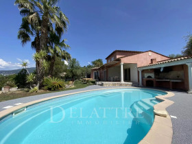 Maison à Châteauneuf-Grasse