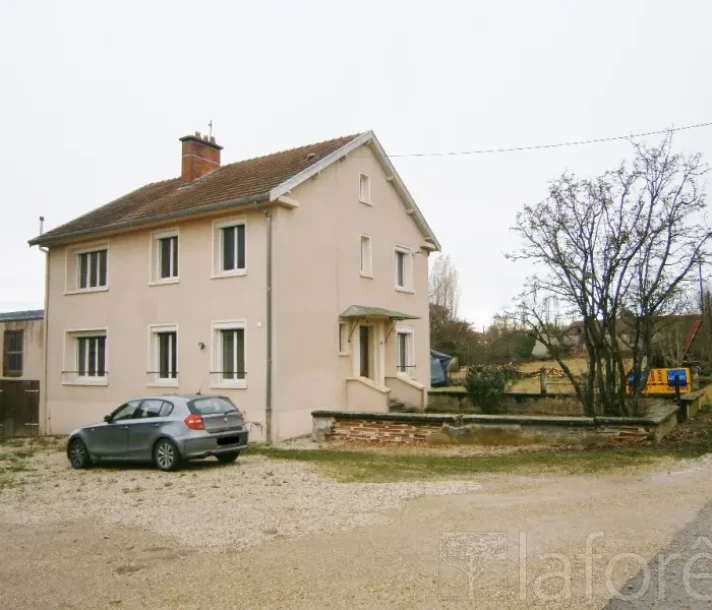 Voir la photo 1/17 du type house à Charmont
