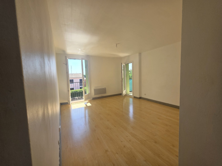 Voir la photo 1/8 du type apartment à Garons