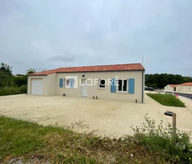 Maison à Nieul-lès-Saintes