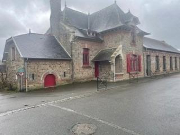 Voir la photo 1/7 du type house à Étrelles