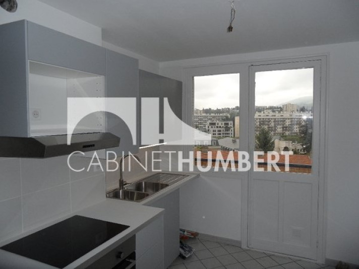 Voir la photo 1/10 du type apartment à Saint-Étienne