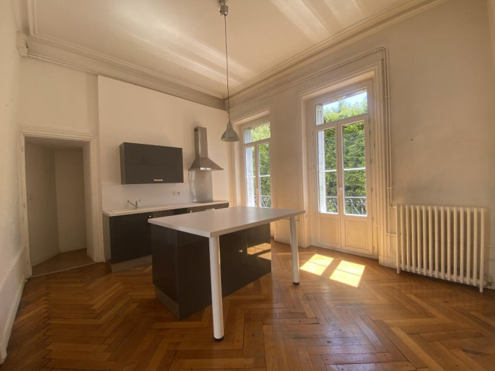 Voir la photo 1/8 du type apartment à Polignac