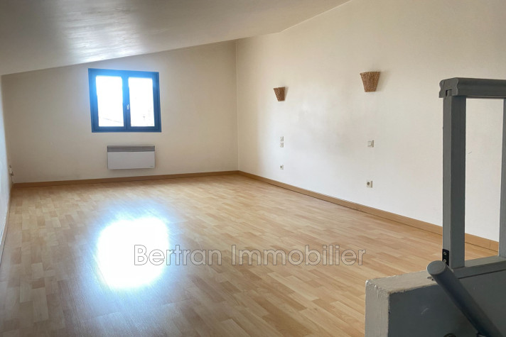 Voir la photo 1/7 du type house à Villeneuve-la-Rivière