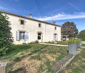 Maison à Gourgé