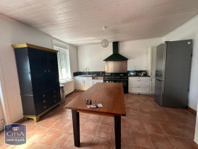 Maison à Avesnes-les-Aubert