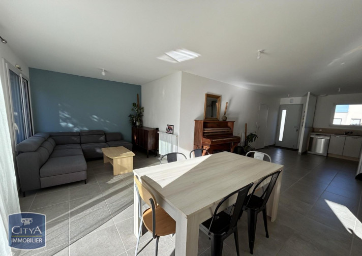 Voir la photo 1/10 du type house à Laval