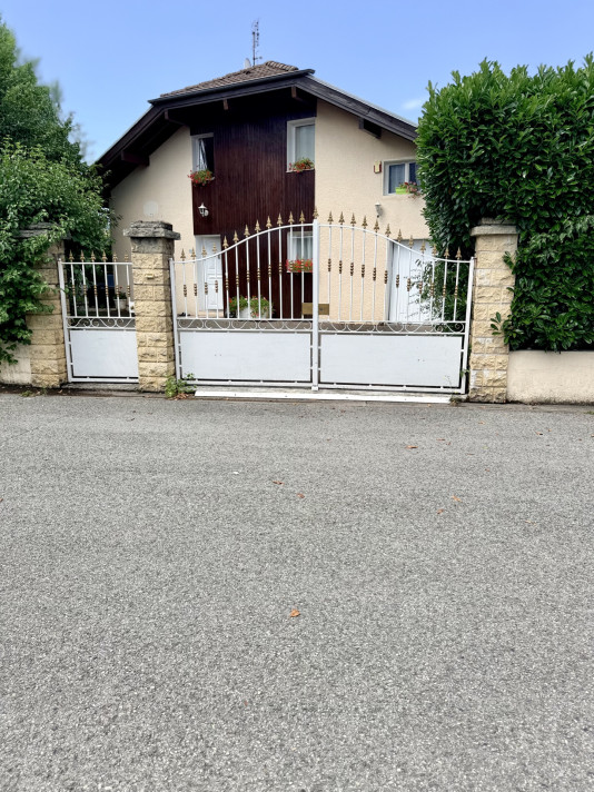 Voir la photo 1/10 du type house à Saint-Pierre-en-Faucigny