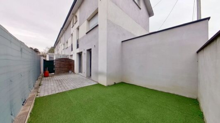 Voir la photo 1/11 du type house à Bron