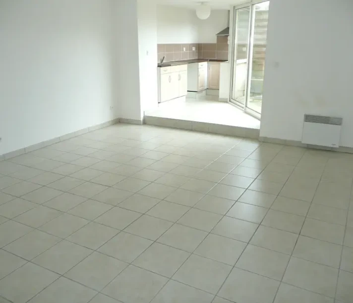 Voir la photo 1/8 du type apartment à Florentin