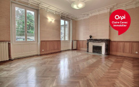 Maison à Saint-Sulpice-la-Pointe