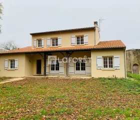 Maison à Burie