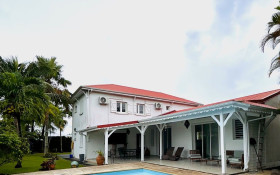 Maison à Baie-Mahault
