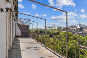Appartement à PARIS 8