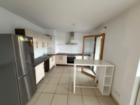 Appartement à PERON