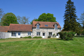 Maison à Oyré